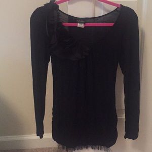 Super cute long sleeve Buckle top!